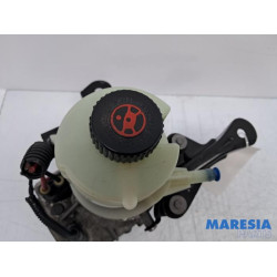 Renault - Trafic - Power steering pump