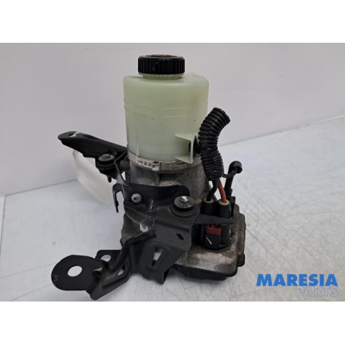 Renault - Trafic - Stuurbekrachtiging Pomp