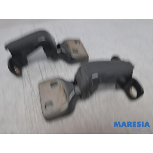 Renault - Trafic - Front door hinge, right