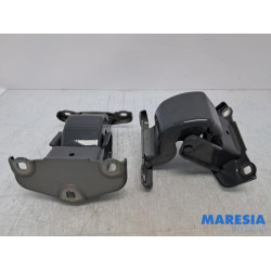 Renault - Trafic - Scharnier deur rechts-achter