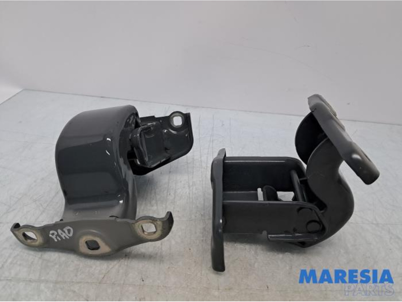 Renault - Trafic - Scharnier deur rechts-achter