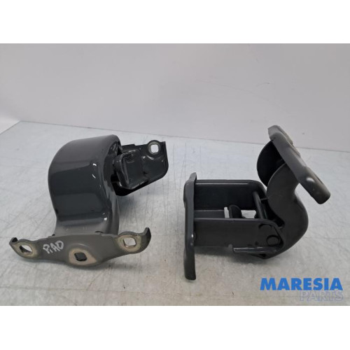 Renault - Trafic - Scharnier deur rechts-achter