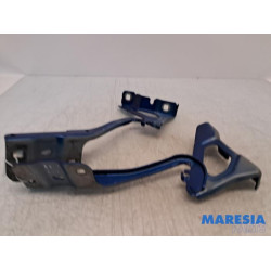 Renault - Clio - Bonnet Hinge