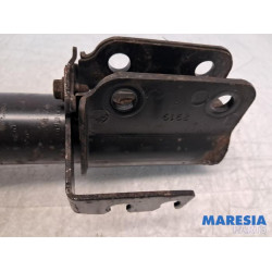 Renault - Clio - Stoßdämpferstrebe rechts vorne