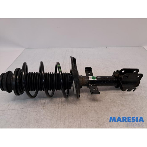 Renault - Clio - Stoßdämpferstrebe rechts vorne