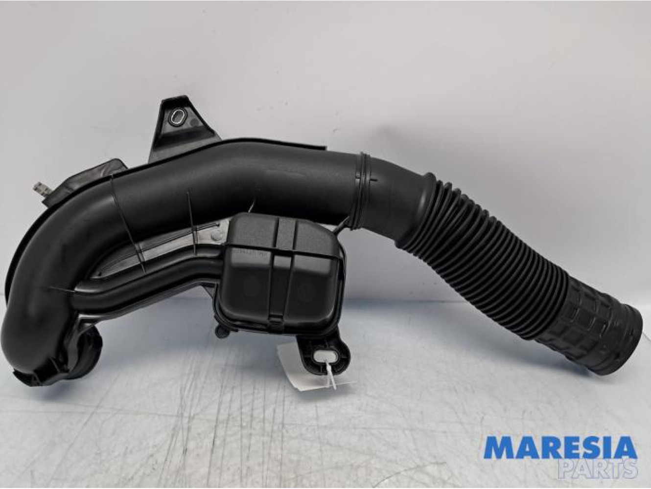 Renault - Trafic - Air intake hose