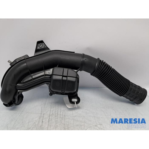 Renault - Trafic - Air intake hose