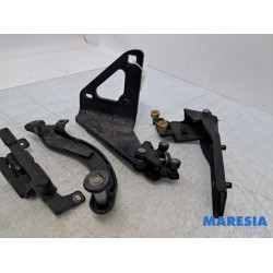 Renault - Trafic - Schuifdeurrol links