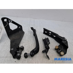 Renault - Trafic - Schuifdeurrol rechts