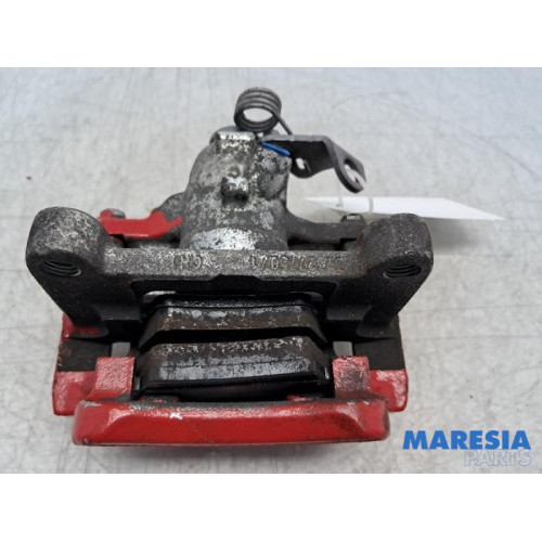 Renault - Trafic - Remklauw (Tang) rechts-achter