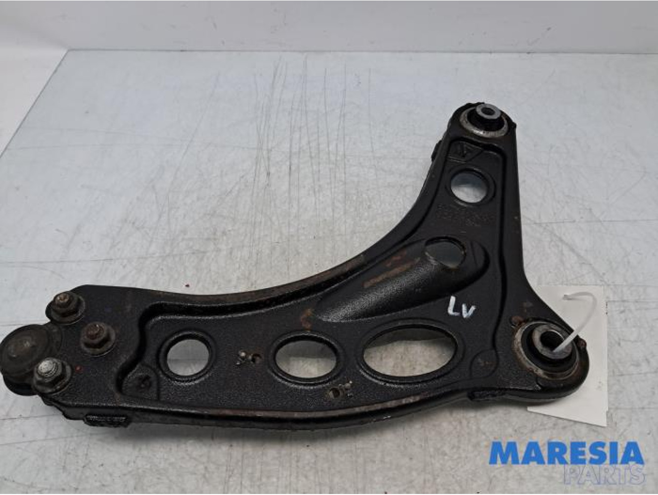 Renault - Trafic - Bras de suspension bas avant gauche