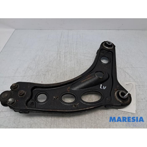 Renault - Trafic - Bras de suspension bas avant gauche