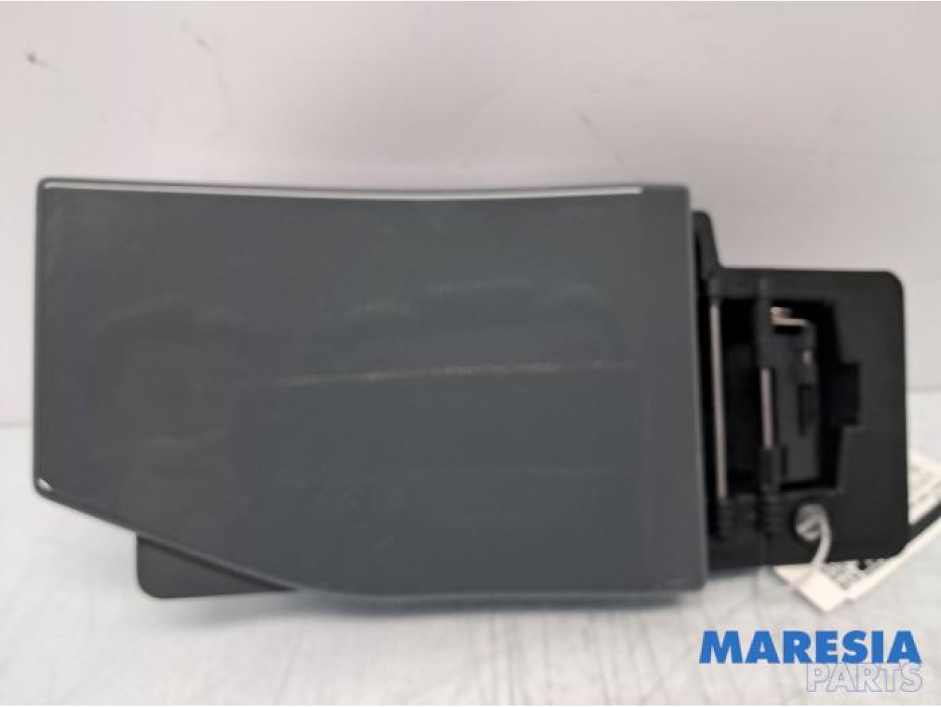 Renault - Trafic - Tank Klep