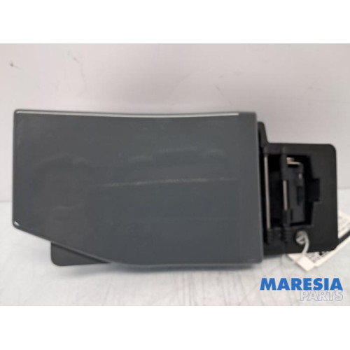 Renault - Trafic - Tank Klep