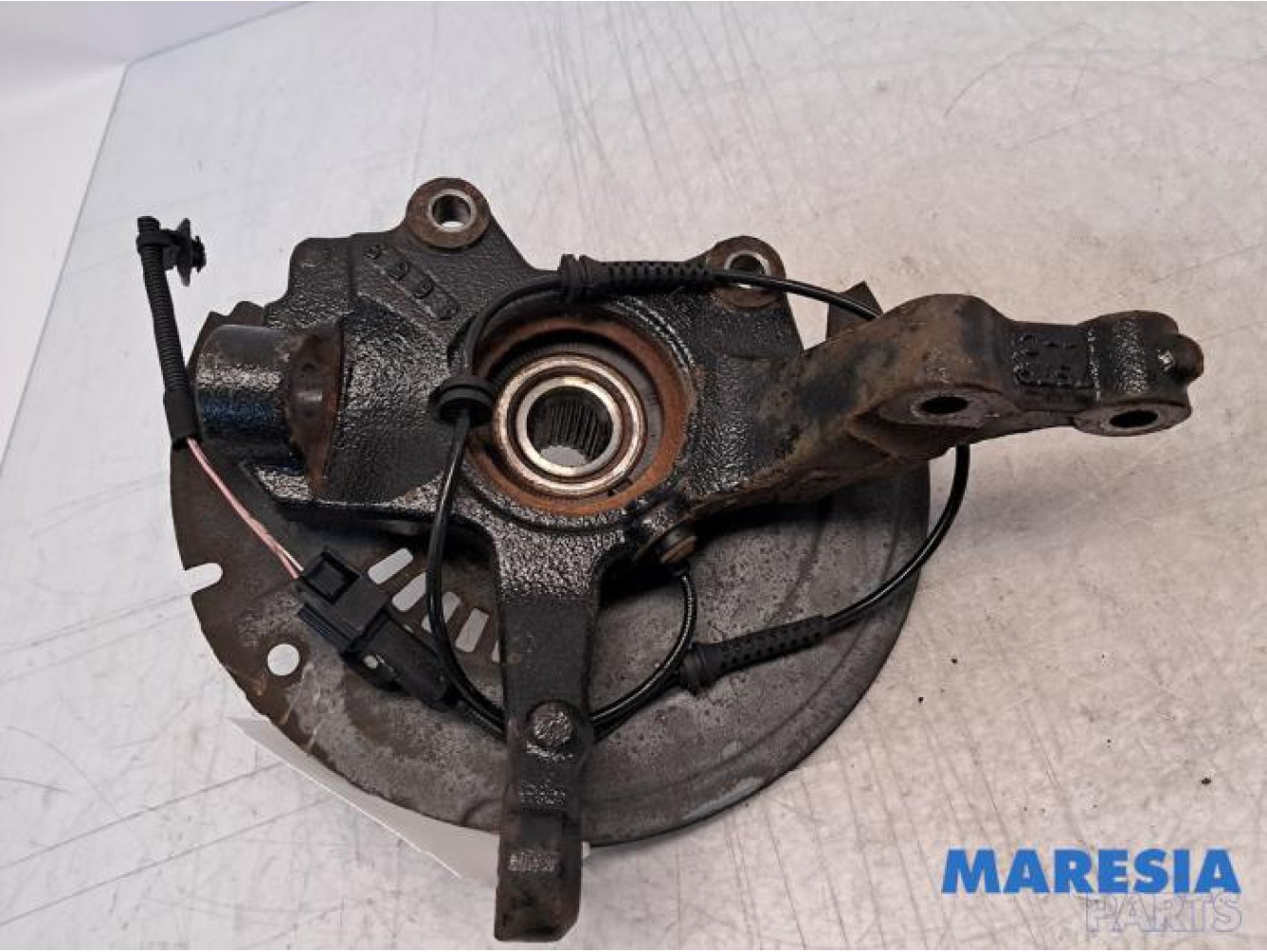 Renault - Clio - Knuckle, front right