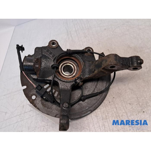 Renault - Clio - Achsschenkel rechts vorne