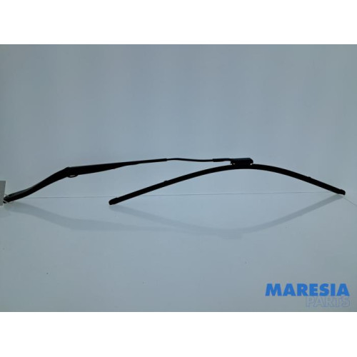 Renault - Clio - Scheibenwischerarm vorne