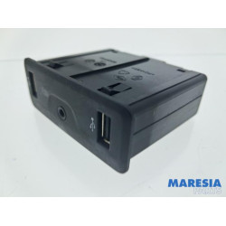 Renault - Megane - AUX / USB connection