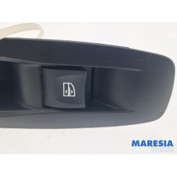 Renault - Megane - Electric window switch