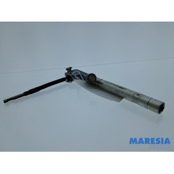 Renault - Clio - Gurtsrammer rechts