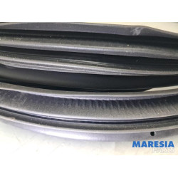 Renault - Trafic - Joint caoutchouc portière 2portes droite