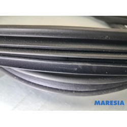Renault - Trafic - Schuifdeur Rubber rechts