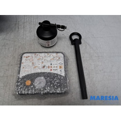 Renault - Clio - Tyre repair kit