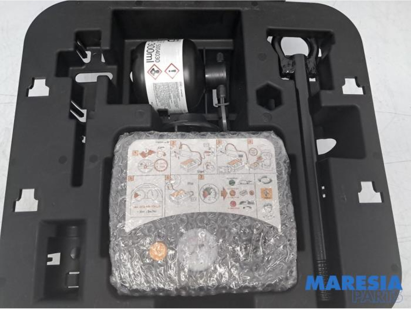 Renault - Clio - Tyre repair kit