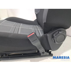 Peugeot - 108 - Sitz rechts