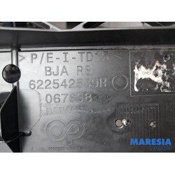 Renault - Clio - Grille