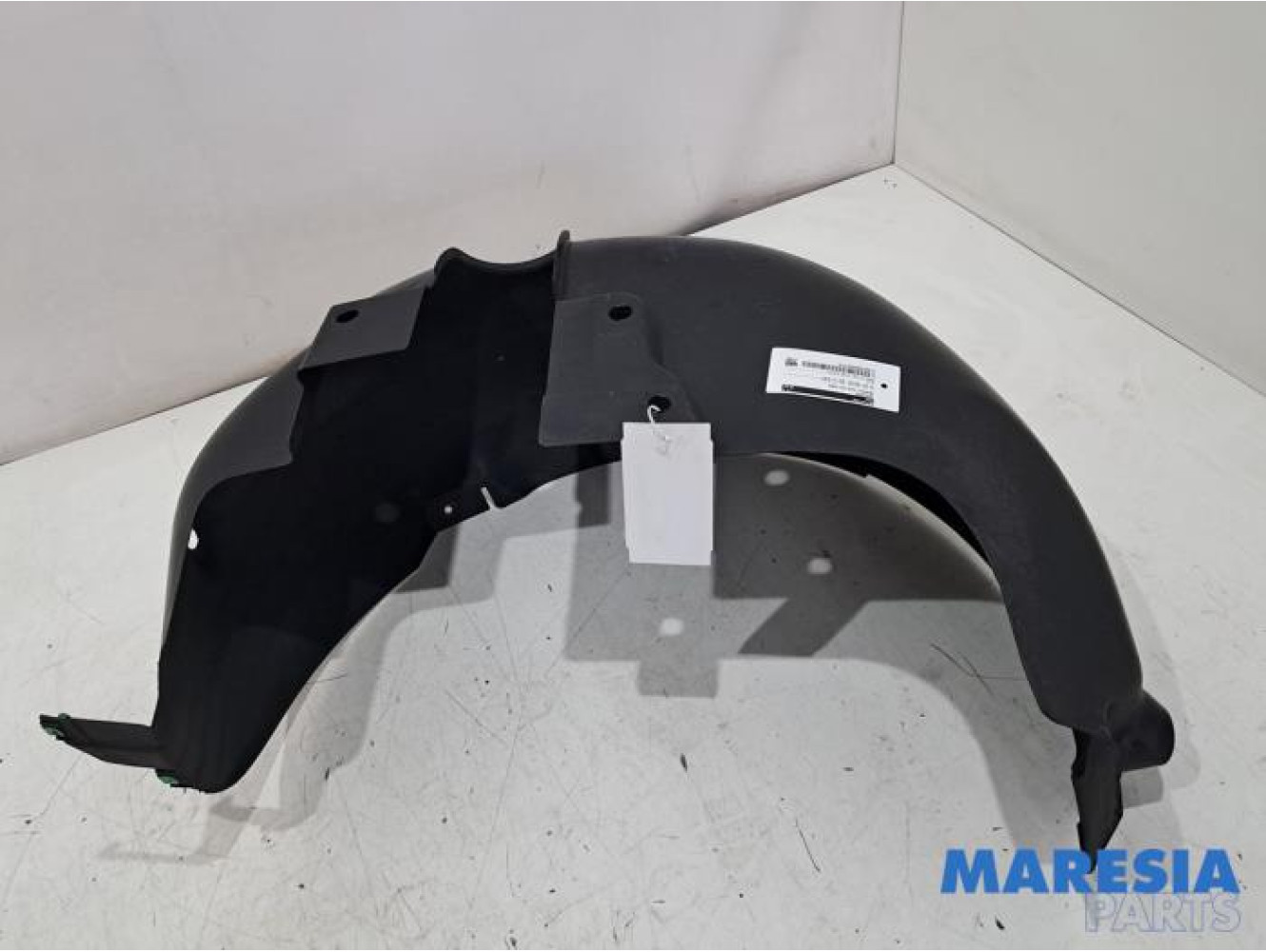 Renault - Clio - Wheel arch liner