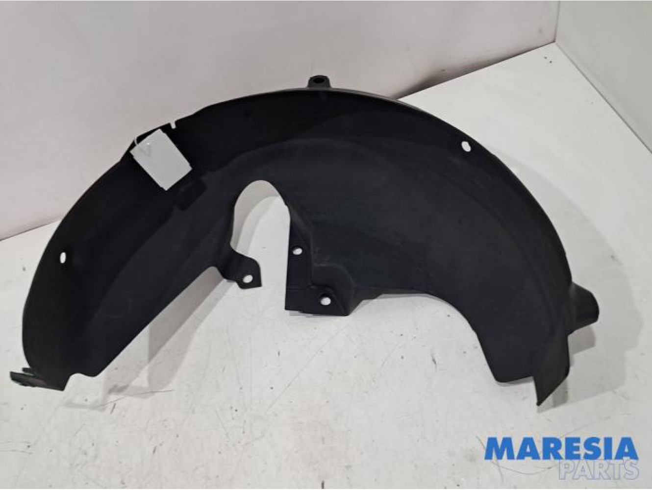Renault - Clio - Wheel arch liner