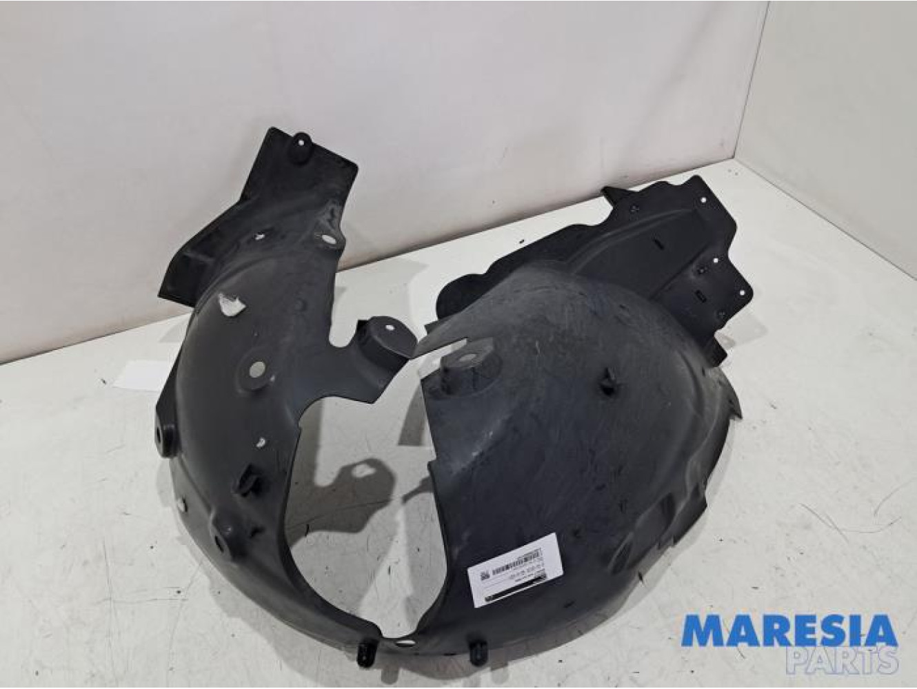 Renault - Clio - Wheel arch liner