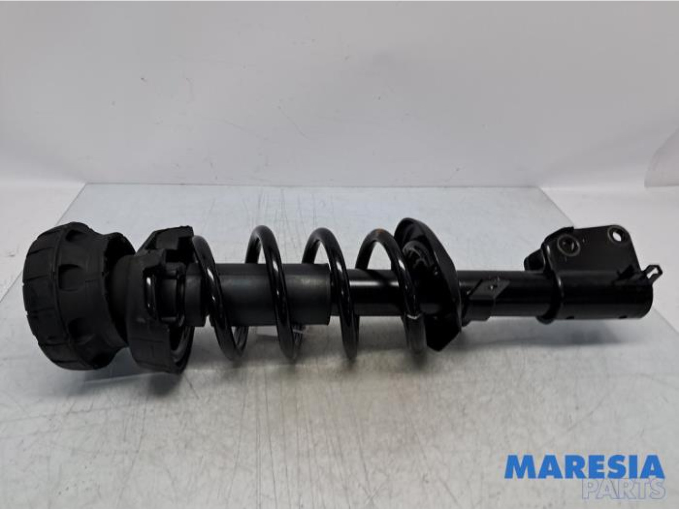 Renault - Trafic - Front shock absorber rod, right