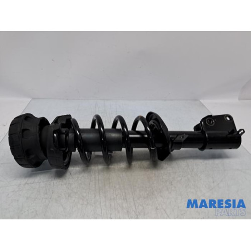 Renault - Trafic - Stoßdämpferstrebe rechts vorne