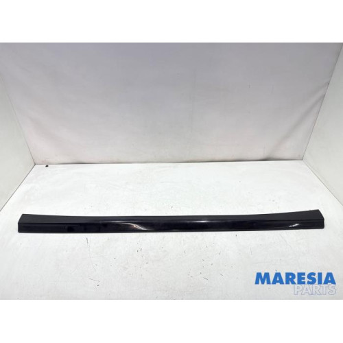 Fiat - Punto - Marche-pied (list de couverture) droite