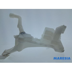 Renault - Clio - Front windscreen washer reservoir