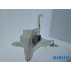 Renault - Clio - Front windscreen washer reservoir