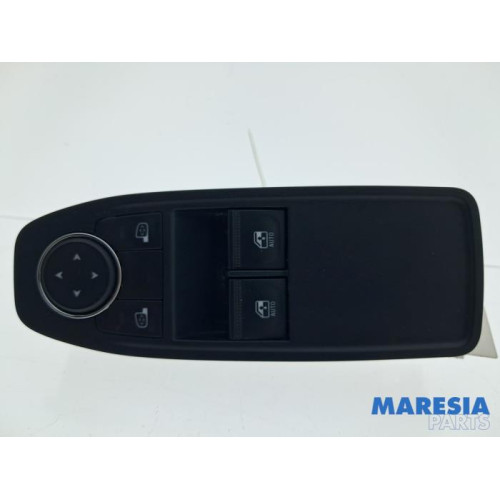 Renault - Clio - Multi-functional window switch