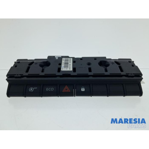 Renault - Clio - Panic lighting switch