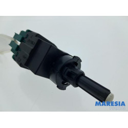 Renault - Clio - Remlicht Schakelaar