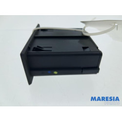 Renault - Clio - AUX / USB-Anschluss