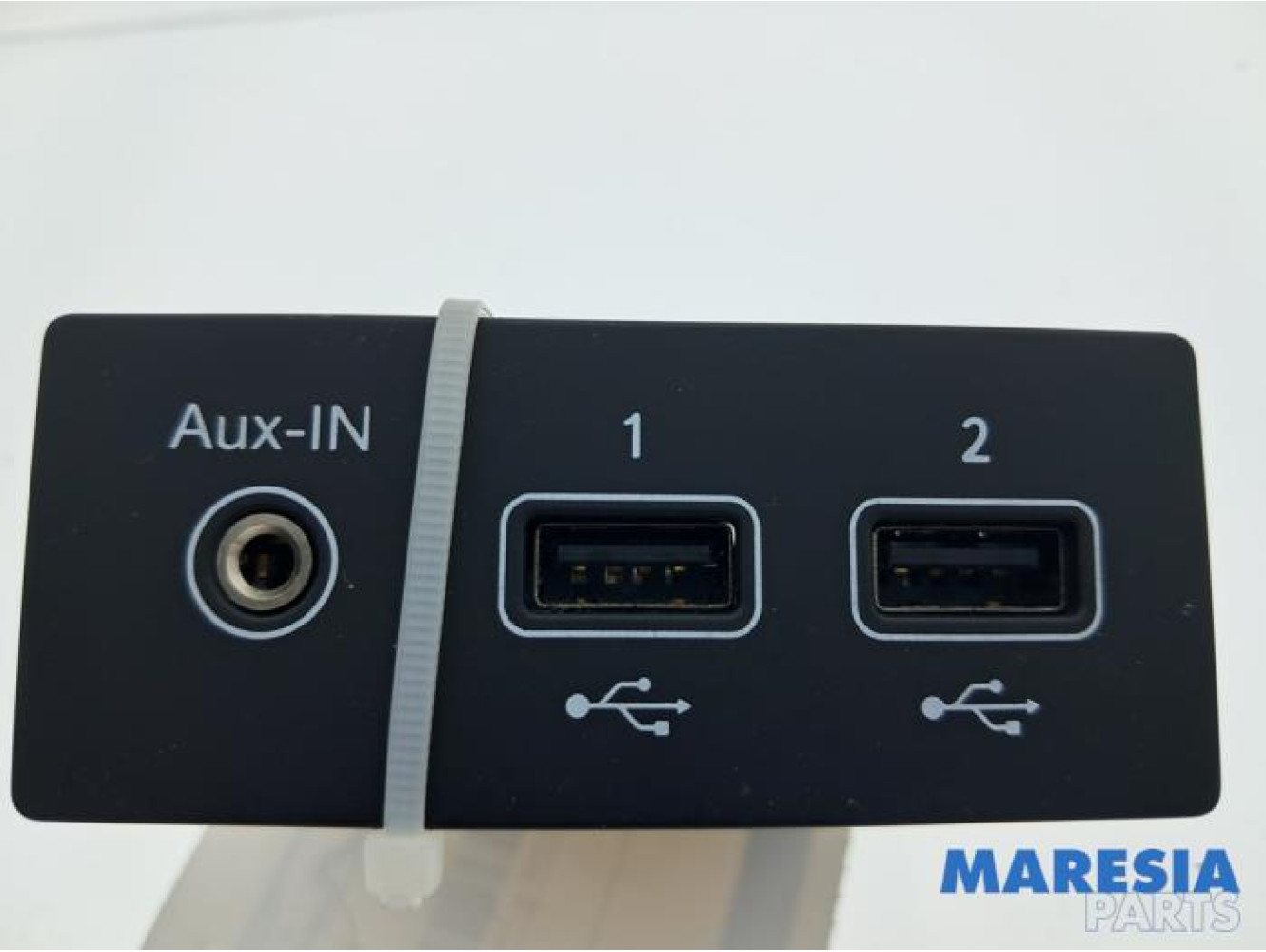 Renault - Clio - AUX / USB-Anschluss