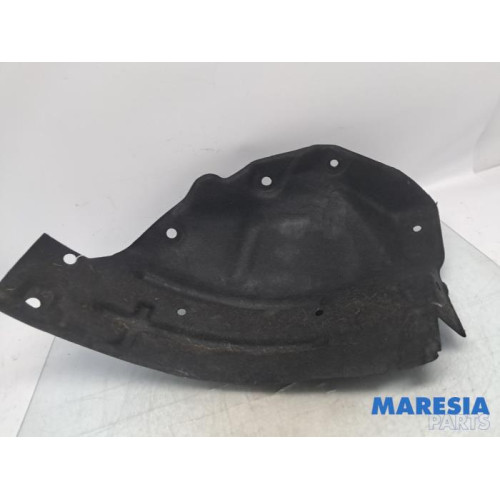 Renault - Megane - Passage de roue