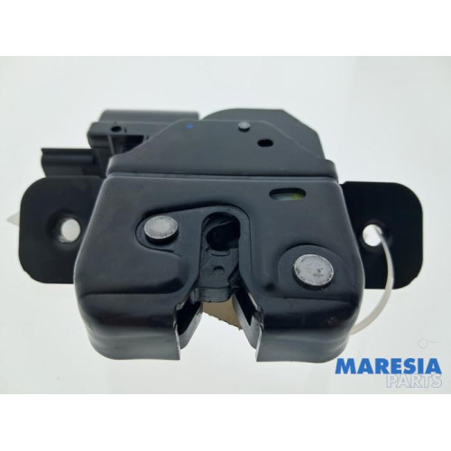 Renault - Clio - Tailgate lock mechanism