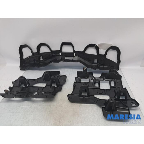 Renault - Megane - Stoßstangenteil Mitte hinten