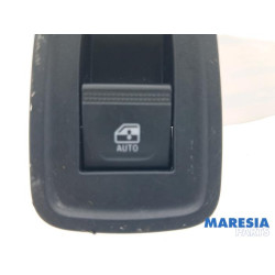 Renault - Clio - Electric window switch