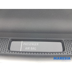 Renault - Clio - Interior lighting, front