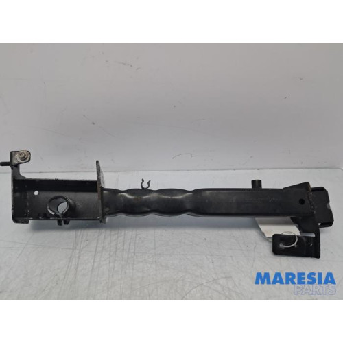 Renault - Megane - Vorderteilstütze