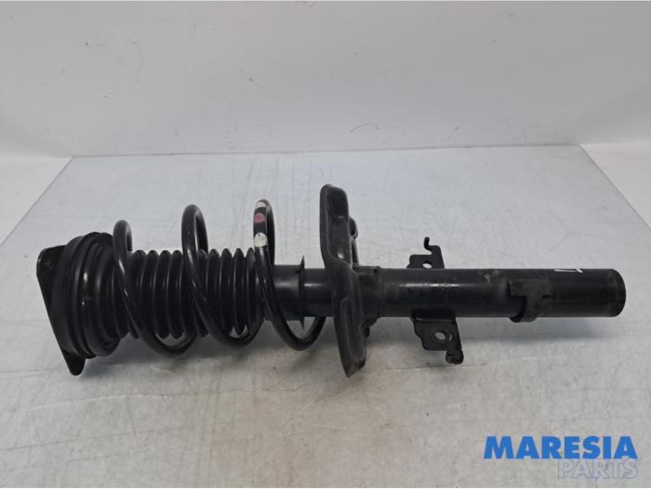 Renault - Megane - Stoßdämpferstrebe links vorne